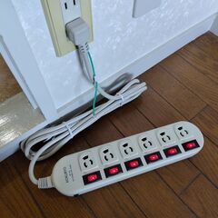 美品　未使用品　ACアダプタ　 スイッチ付タップ コンセント　6口　1500W　ER-68　配線長さ：約2ⅿ50㎝　KOKURYO　延長コード 　電源コードの画像