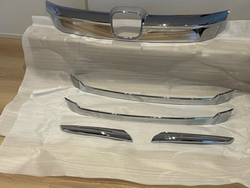 新車外し 未使用品 ステップワゴン スパーダ RP系 フロントグリル　モール