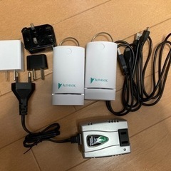 旅行用品一式（ハンディセコ、変圧器、USB充電器など）
