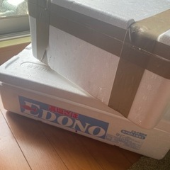 発泡スチロールのトロ箱2つ