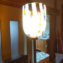 ステンドグラスカバーの間接照明の画像