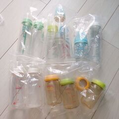 哺乳瓶と乳首 細口と広口 大量 たくさん 洗い替え用 ピジョン ...