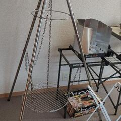 キャンプ コールマン Coleman キッチンテーブル トライポッド  スキレット ガスコンロ 折りたたみテーブル マルチスタンドの画像