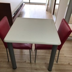 (決まりました)ダイニングテーブルとイスのセット
