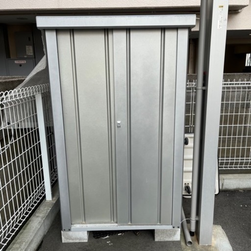 大阪市内直接引き取りのみ！　タカヤマ 物置 ディープシリーズ TJS-0915 幅950x奥行820x高さ1500mm 美品