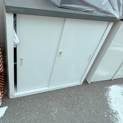 鍵付き　
物置収納