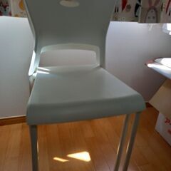 スタッキングチェアの画像