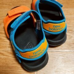 New Balance/ニューバランス☆キッズサンダル[ブラック×オレンジ×ブルー/16センチ]の画像