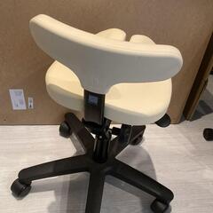 美品】【2脚取引済み 残り2脚】アーユルチェア オクトパス ベージュ
