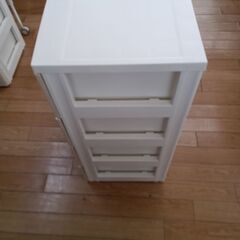 ★ジモティ割あり★ アイリスオーヤマ 4段収納ケース 白 H80×D55×W55 クリーニング済み TK2427								の画像