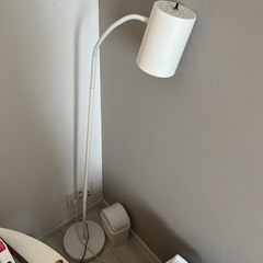 ニトリ　フロアスタンド