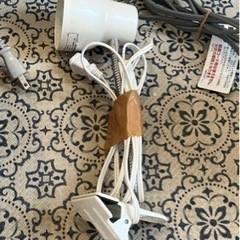 もみマッサージ機、炊飯器、デロンギファンヒーター、クリップ式卓照明器具の画像