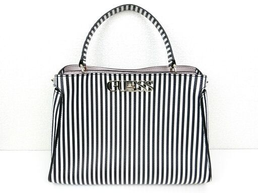 【おみせっち】美品 GUESS ストライプ柄エコレザーハンドバッグ ホワイト/ブラック フロントメタルロゴ ◆A4サイズ収納可能 ◆ターンロック開閉