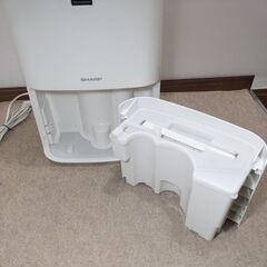 🍎シャープ  除湿機 プラズマクラスター搭載 CV-E71②の画像