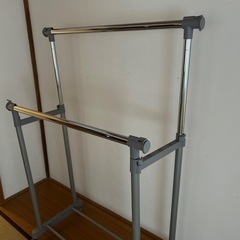 ハンガーラックの画像