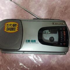 小さなラジオカセット、