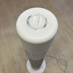 ニトリ　スリムタワーファン＋折りたたみテーブルの画像