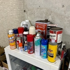 スプレー缶　様々あります