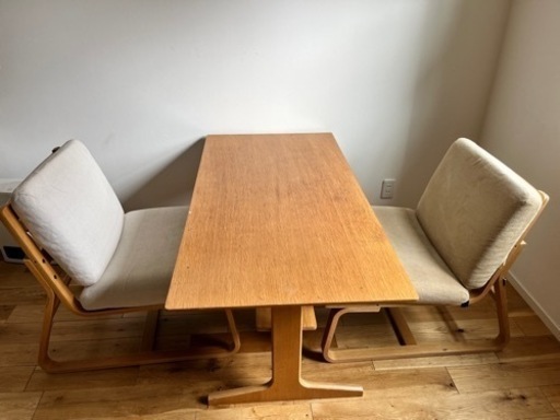 無印良品　リビングでもダイニングでもつかえるテーブルとソファのセット