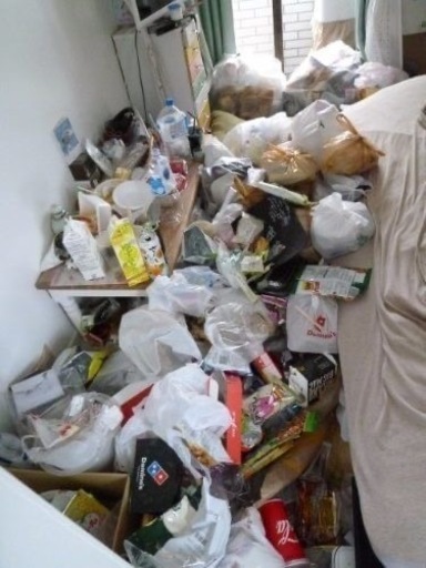 部屋の片付け。処分致します