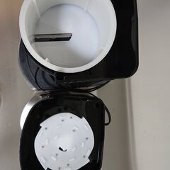 【無料・お引取希望】ドウシシャ 電動 ふわふわとろ雪かき氷器 プレミアム 刃の高さ調節機能付 製氷カップMサイズ2個付 専用収納袋付の画像