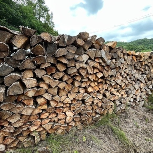 ナラ乾燥薪30cm中割り軽トラック一台分(焚き付けサービス付き)