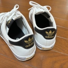 アディダス  25.5 adidasスニーカー　中古の画像