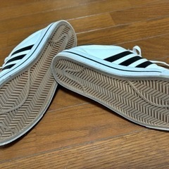 アディダス  25.5 adidasスニーカー　中古の画像