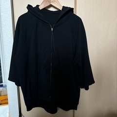 オンワード　パーカー　ブラック　フリーサイズ