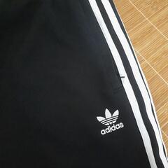 adidasズボンの画像
