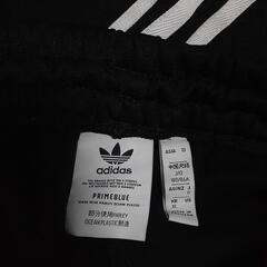 adidasズボンの画像