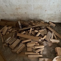 キャンプファイヤー用木材の画像