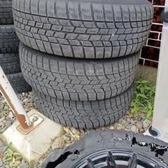 車のパーツの画像