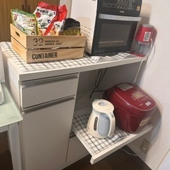 お話中　
レンジ台　食器棚　炊飯器　キッチン収納の画像