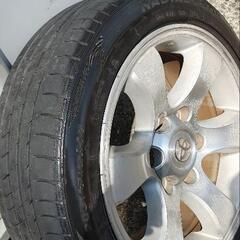 車のパーツの画像