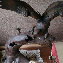 兜と鷲の画像