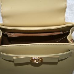 値下げ！【未使用】ショルダーバッグ（黄色）　日本製　牛革　の画像