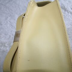 値下げ！【未使用】ショルダーバッグ（黄色）　日本製　牛革　の画像
