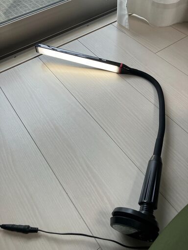 机に取り付けられるLEDライト