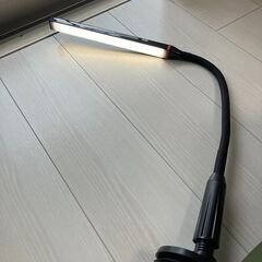 机に取り付けられるLEDライト
