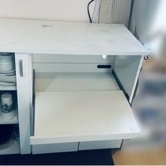 食器棚、キッチンカウンターの画像