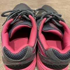 PUMA 24㎝ピンク×グレーウォーキングシューズ の画像