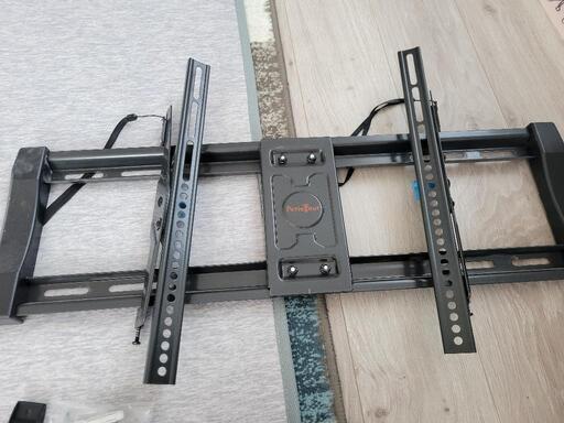 壁掛けテレビ金具