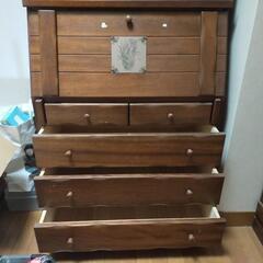 ライティングデスク　手前に引くと机の画像