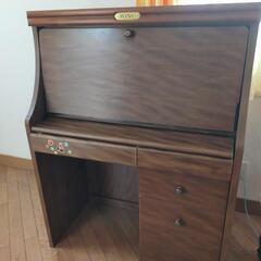 ライティングデスク　引っ張ると机