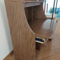 ライティングデスク　引っ張ると机の画像