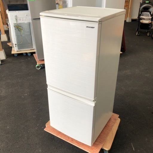 シャープ冷蔵庫　137L