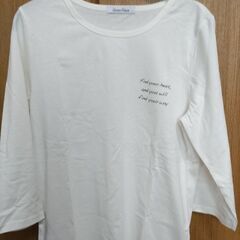 未使用品 薄手の長袖Tシャツ