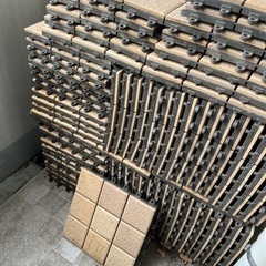【取引中】ベランダ用タイルの画像