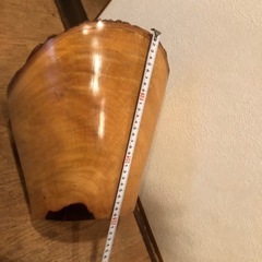 無垢の木の入れ物の画像